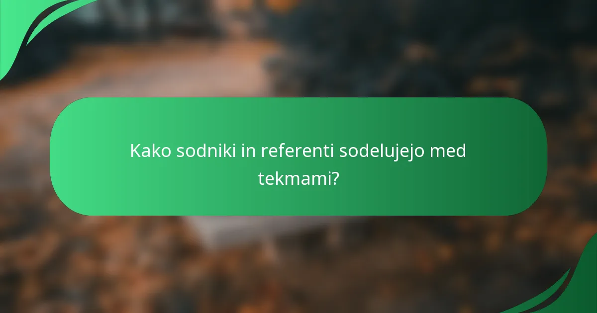 Kako sodniki in referenti sodelujejo med tekmami?